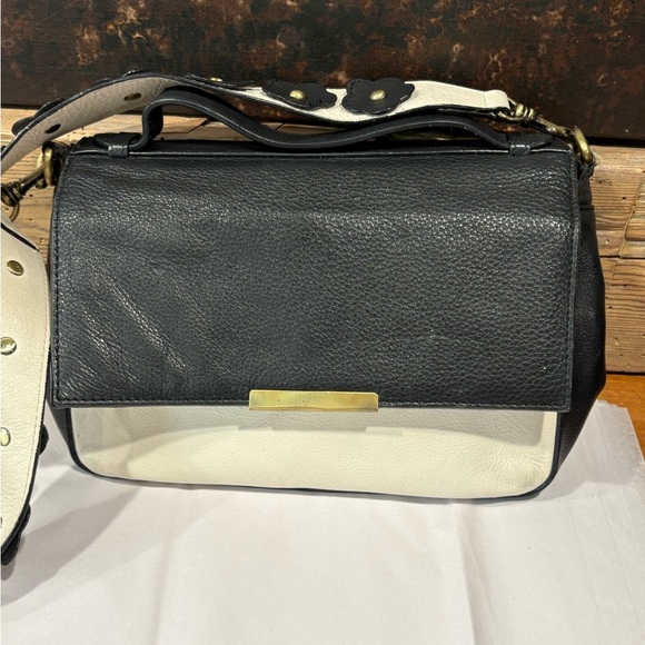 Paradox Leather Black and White Floral Strap Bag - Picture 5 of 12